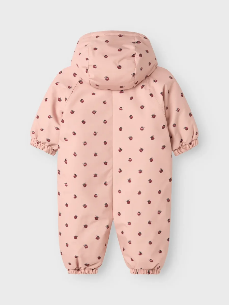 Lil’ Atelier Baby Flyverdragt - Nbflasnow05 - Misty Rose/Mariehøns - Billede 3